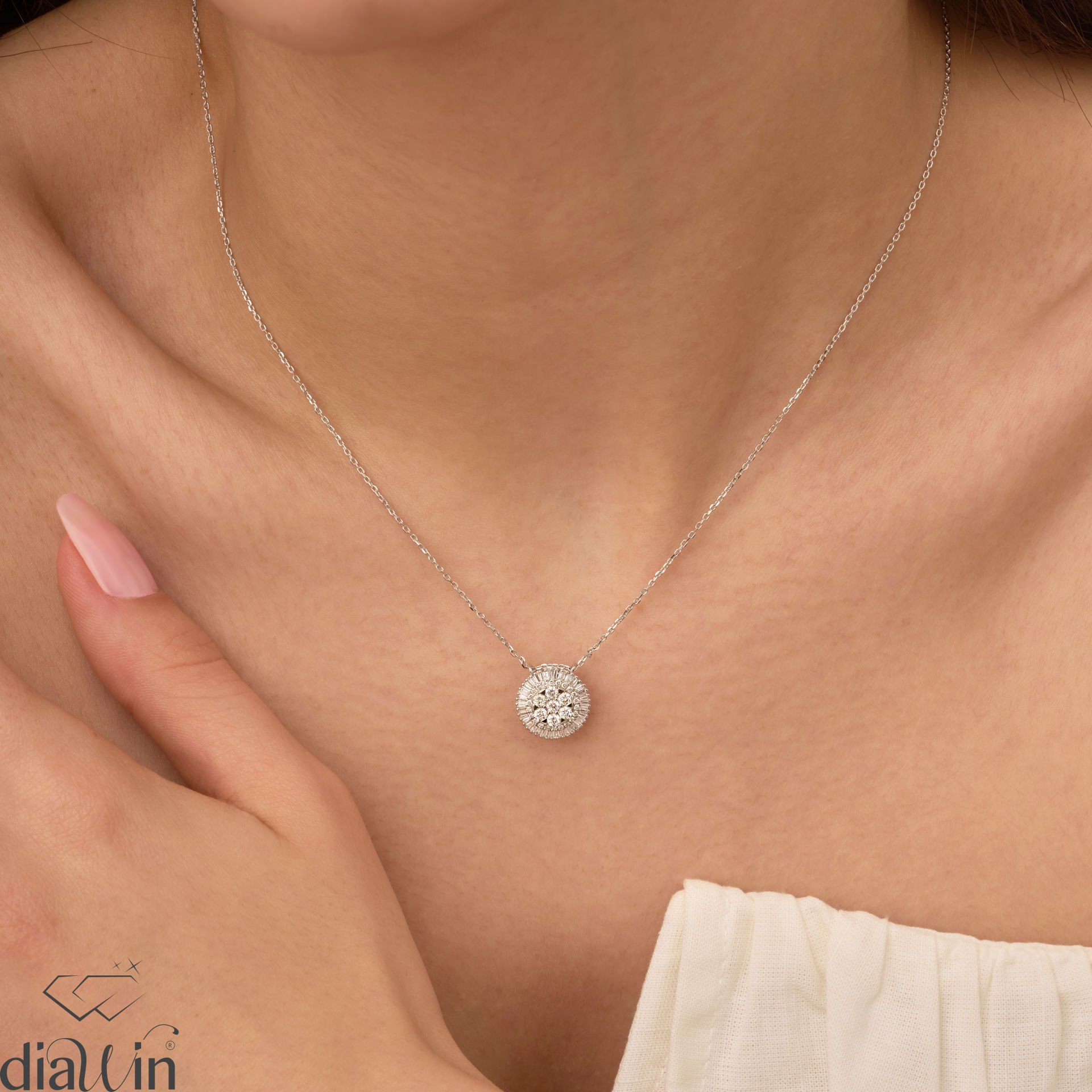 0.56 Karat Güneş Model Baget Dizayn Kolye 14 Ayar Altın