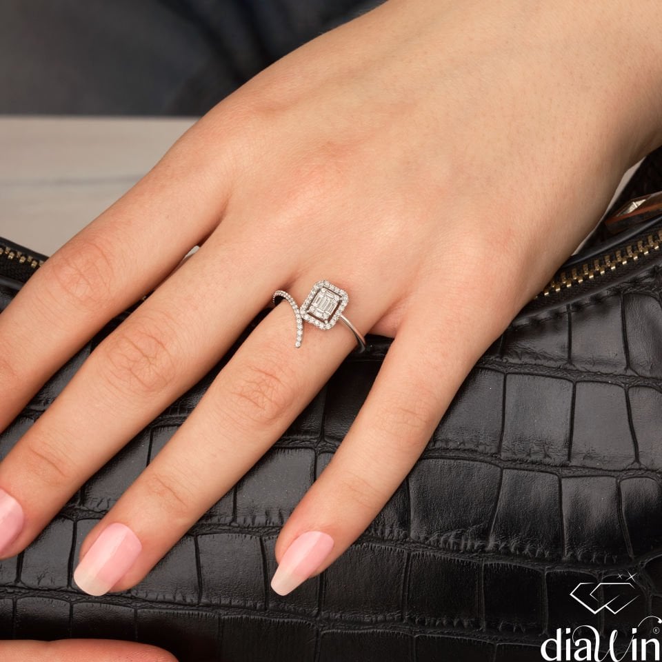 0.34 Karat Naif Baget Tasarım Yüzük 14 Ayar Altın