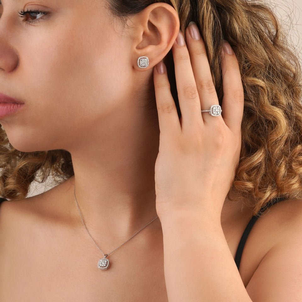 0.41 Karat Cushion Model Pırlanta Yüzük 14 Ayar Altın