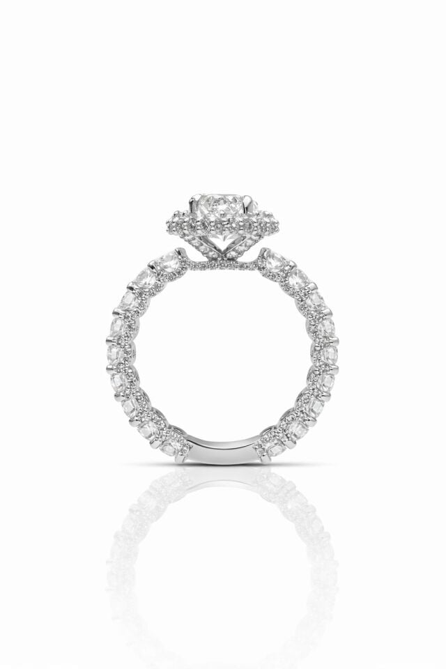 4.84 Karat Halo Model Oval Pırlanta Yüzük 18 Ayar Altın