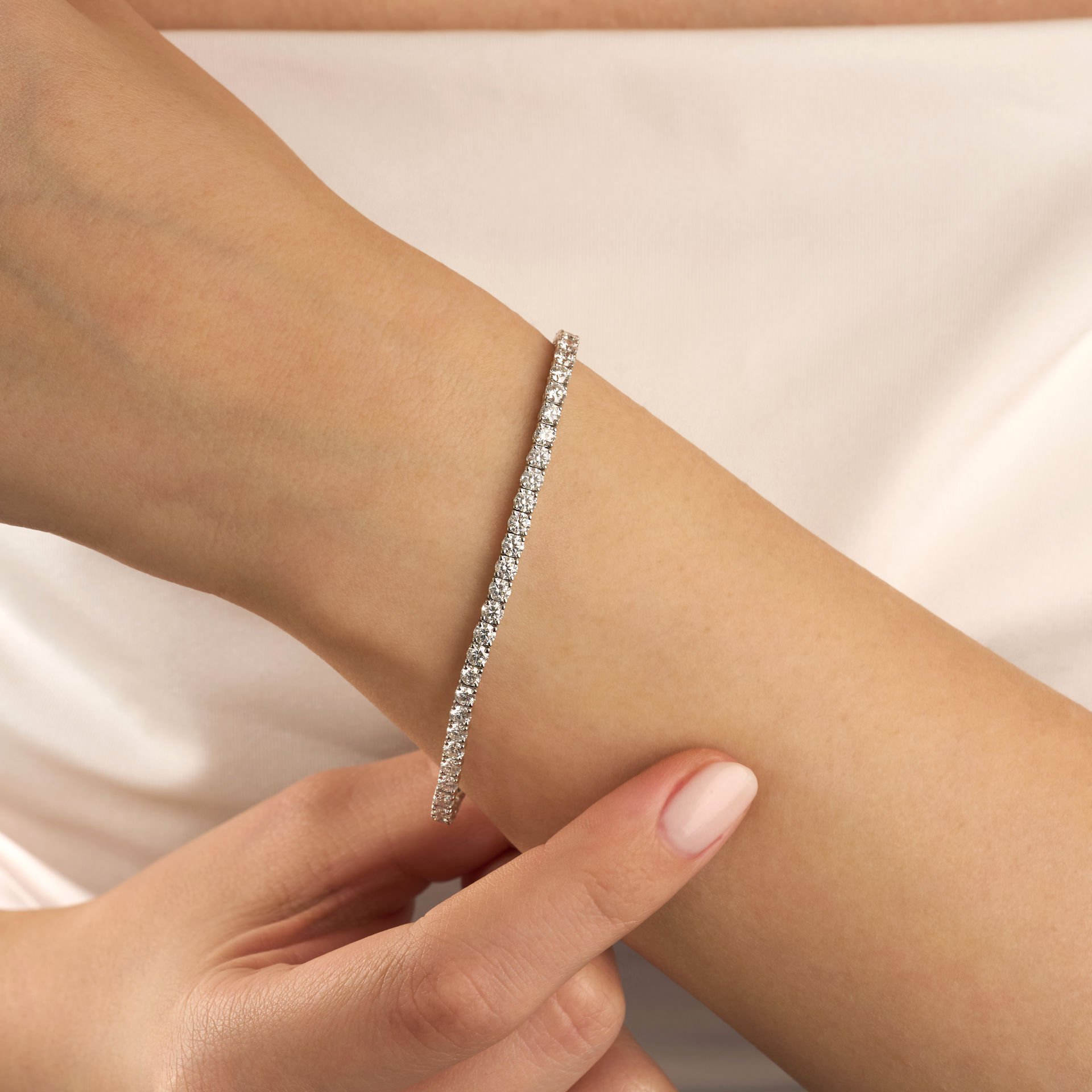 5.01 Pırlanta Seli Su Yolu Pırlanta Bileklik Uluslararası HRD Pırlanta Sertifikalı 14 Ayar Altın