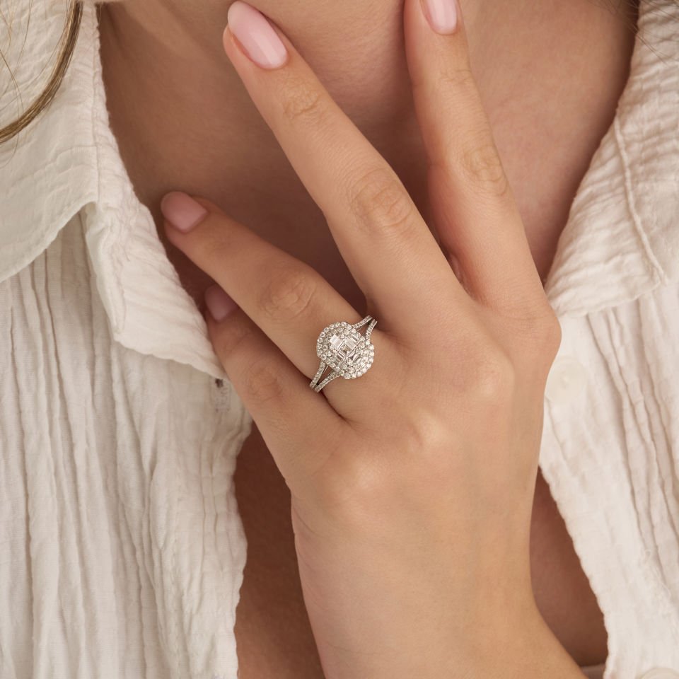 0,73 ct Oval Baget Dizayn Yüzük 14 Ayar Altın