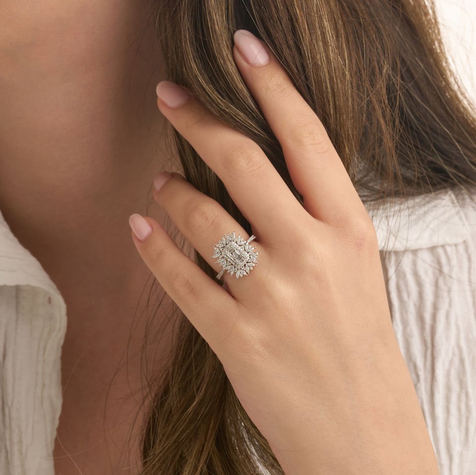 0.56 ct Kavazi Baget Dizayn Yüzük 14 Ayar Altın