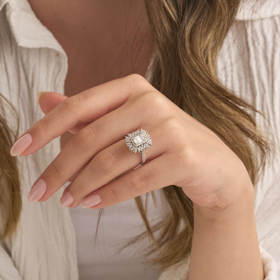 0.56 ct Kavazi Baget Dizayn Yüzük 14 Ayar Altın