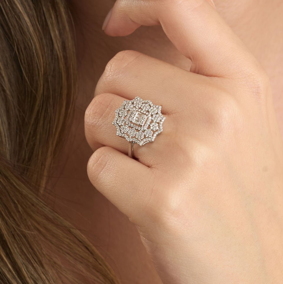 0.68 ct Mega Kar Tanesi Dizayn Baget Yüzük 14 Ayar Altın