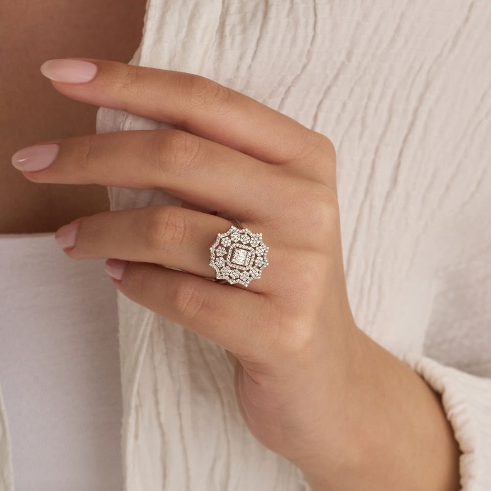 0.68 ct Mega Kar Tanesi Dizayn Baget Yüzük 14 Ayar Altın