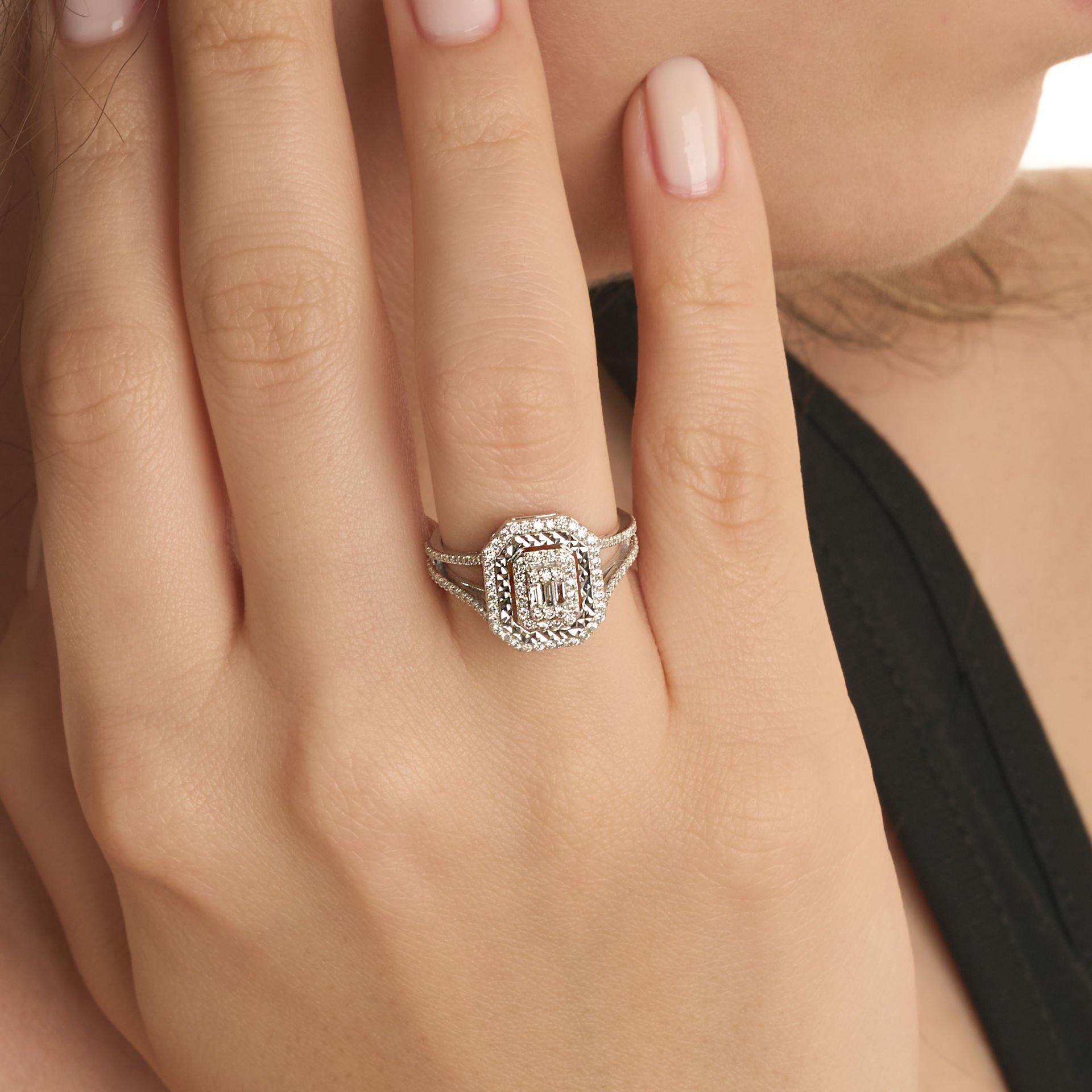 0.46 Karat Kalemli Baget Tasarım Yüzük 14 Ayar Altın