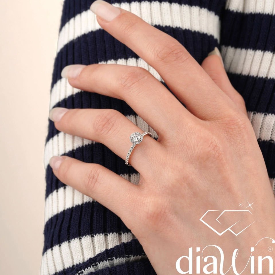 0.33 Karat Full Pırlanta Halo Model Tektaş Yüzük 14 Ayar Altın