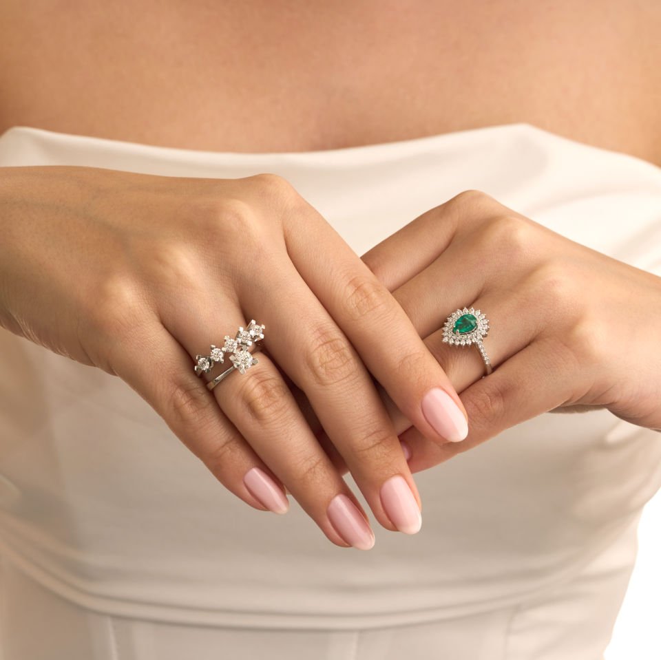 1.69 Karat Zümrüt Damla Model Full Pırlanta Anturaj Yüzük 14 Ayar Altın