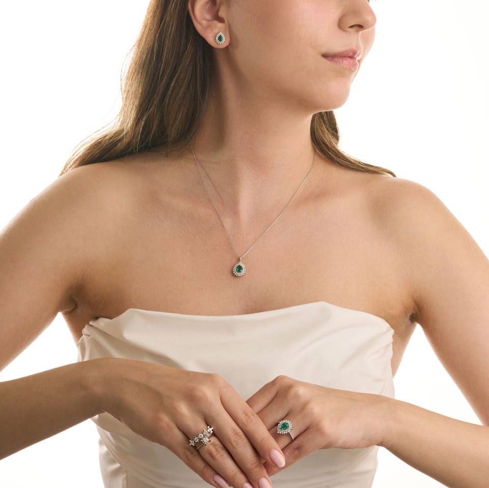 1.04 Karat Zümrüt Damla Model Full Pırlanta Anturaj Küpe 14 Ayar Altın