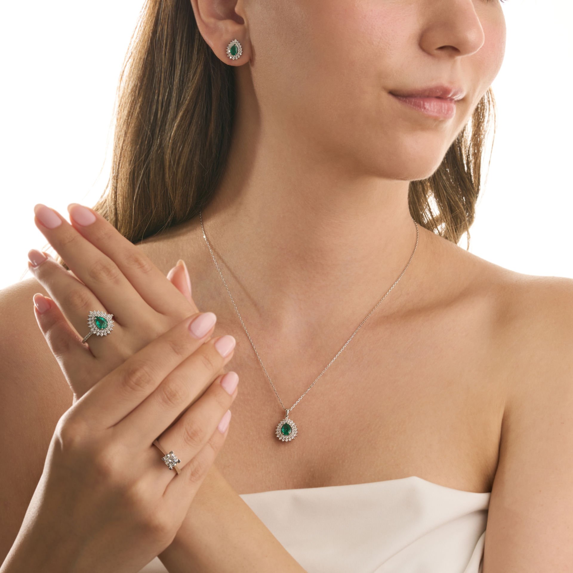 1.11 Karat Zümrüt Damla Model Full Pırlanta Anturaj Kolye 14 Ayar Altın