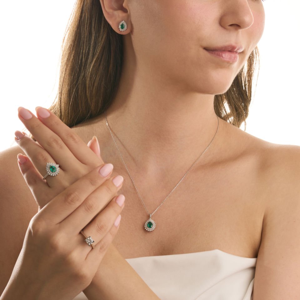 1.11 Karat Zümrüt Damla Model Full Pırlanta Anturaj Kolye 14 Ayar Altın